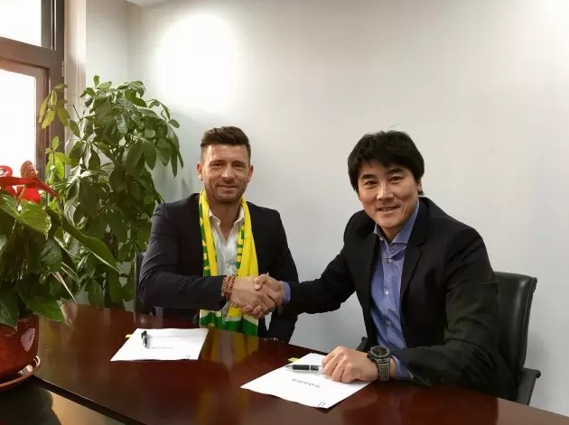 据The Athletic皇马方面记者Guillermo Rai报道，琼阿梅尼已经恢复合练，居勒尔仍在单独训练。